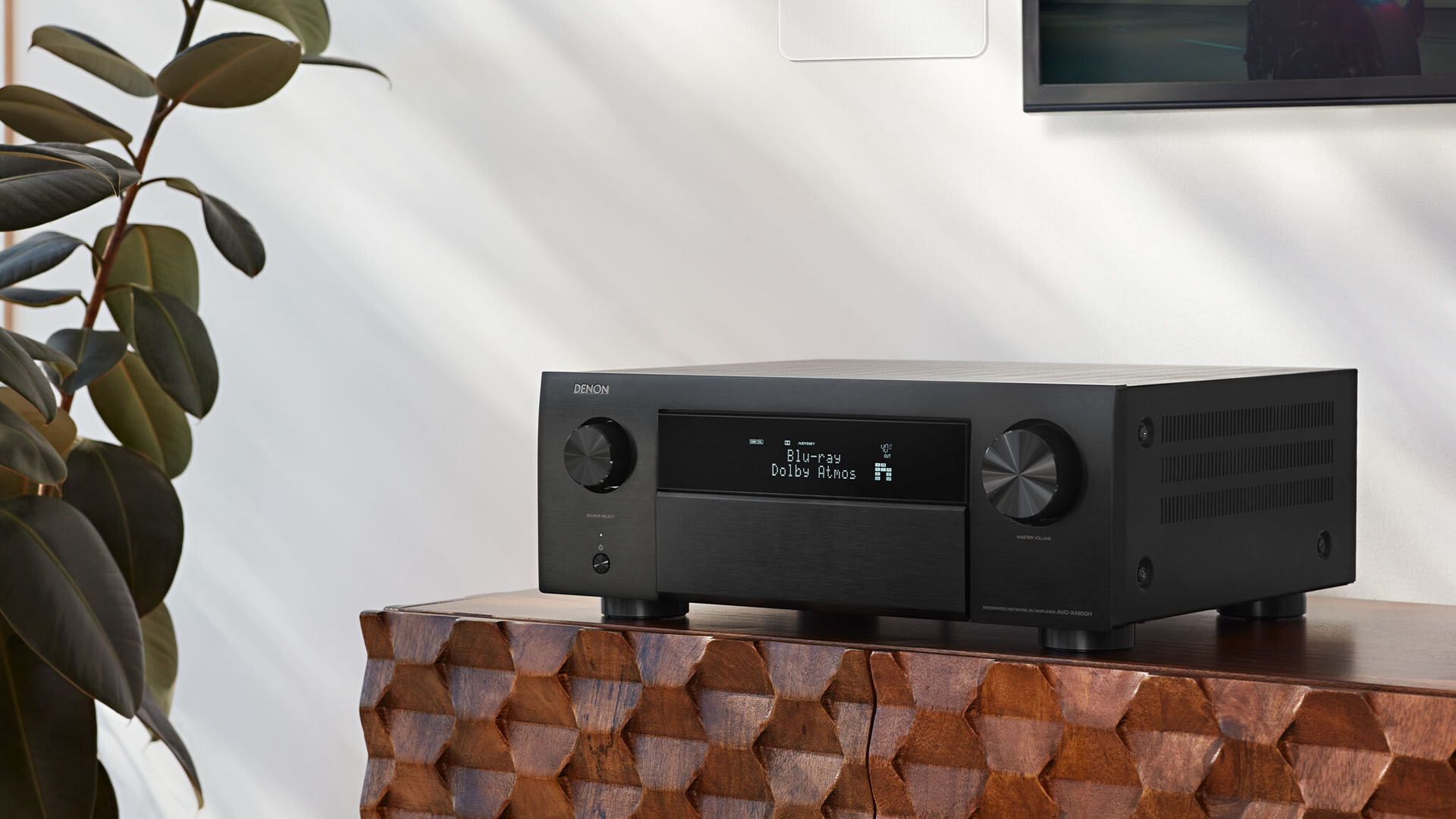 Mauritz Satellite Services showcases the AVCX4800H Denon, a high-end audio-video receiver ensuring optimal sound and visual experience.